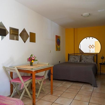 Cosy Guest House With Private Yard Saronida Exterior foto